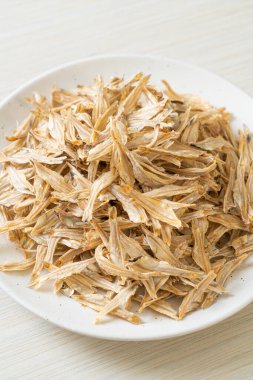 Kurutulmuş küçük çıtır balık.