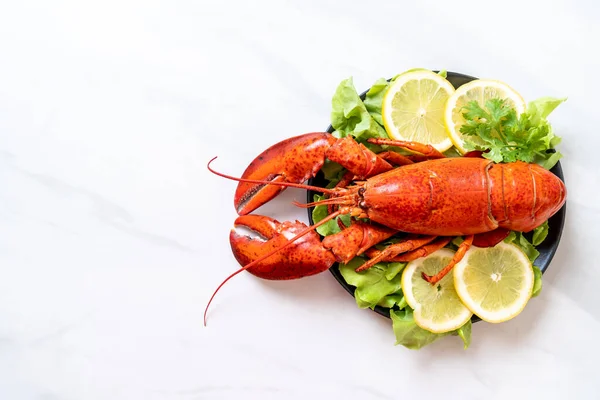 Homard Fraîchement Bouilli Aux Légumes Citron — Photo