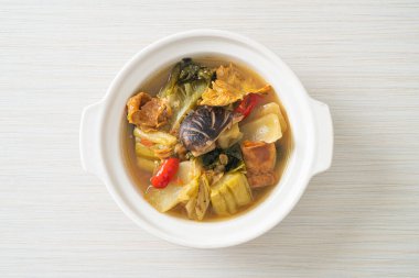 haşlanmış lahana turşusu ve acı kabak çorbası - Asya ve vegan ve vejetaryen yemek tarzı