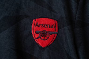 Bangkok, Tayland - 18 Ocak 2022: ARSENAL FC X 424 JERSEY, 424 ve adidas takımları Arsenal FC fanatiği için bir menzil oluşturdular.