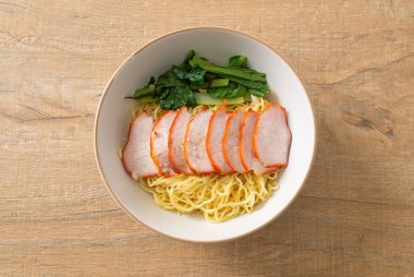 Barbekü Kırmızı Domuz Eriştesi Çorbalı - Asya usulü