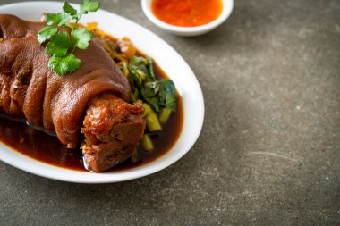 Domuz budu yahnisi ya da domuz budu - Asya yemeği tarzı