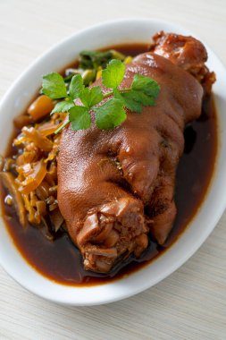 Domuz budu yahnisi ya da domuz budu - Asya yemeği tarzı