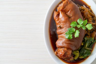 Domuz budu yahnisi ya da domuz budu - Asya yemeği tarzı