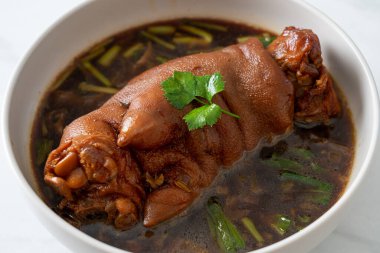 Domuz budu yahnisi ya da domuz budu - Asya yemeği tarzı