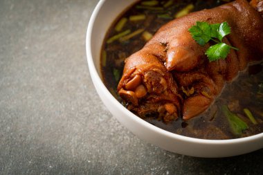 Domuz budu yahnisi ya da domuz budu - Asya yemeği tarzı