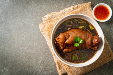 Domuz budu yahnisi ya da domuz budu - Asya yemeği tarzı