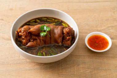 Domuz budu yahnisi ya da domuz budu - Asya yemeği tarzı