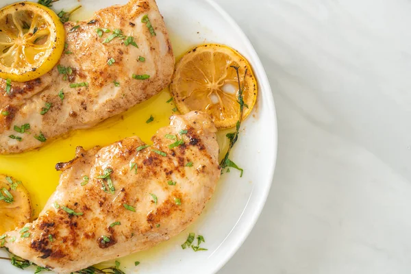 Grilled Chicken Butter Lemon Garlic White Plate — Stock Photo, Image