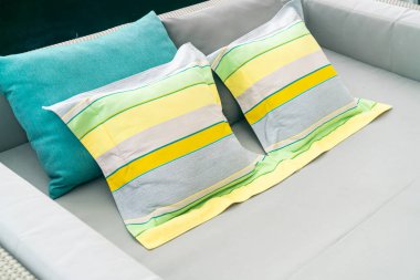 Rahatlamak için kemerdeki rahat yastıklar.