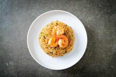 Tayland usulü ev yapımı kızarmış karides. Asya usulü.