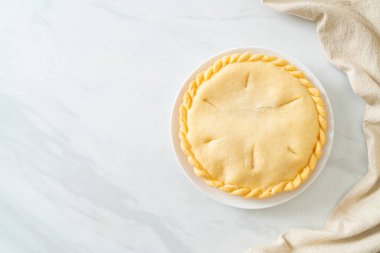 Lezzetli Toddy avuç içi turtaları beyaz tabakta