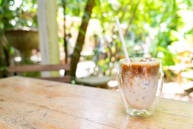 Fotokopi alanlı buzlu latte kahve.