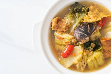 haşlanmış lahana turşusu ve acı kabak çorbası - Asya ve vegan ve vejetaryen yemek tarzı