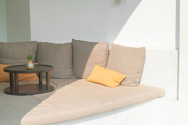 Wygodne Poduszki Zewnątrz Sofa Patio — Zdjęcie stockowe