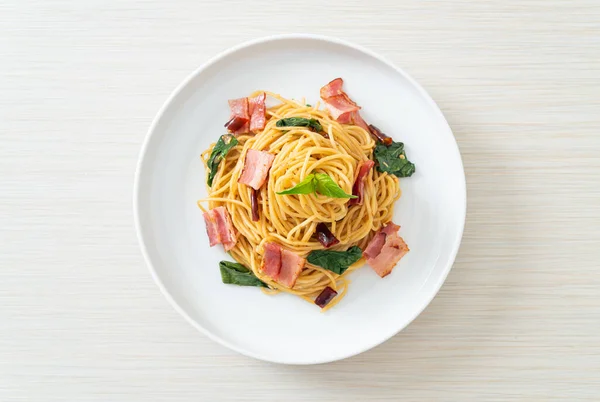Domowej Roboty Spaghetti Suszonym Chili Boczkiem — Zdjęcie stockowe