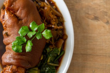 Domuz budu yahnisi ya da domuz budu - Asya yemeği tarzı