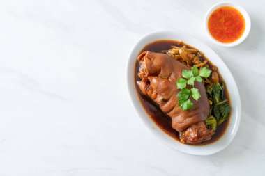 Domuz budu yahnisi ya da domuz budu - Asya yemeği tarzı