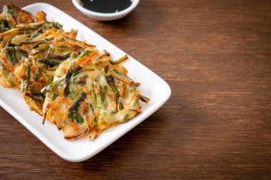 Pajeon veya Kore gözlemesi veya Kore pizzası - Kore geleneksel yemek tarzı
