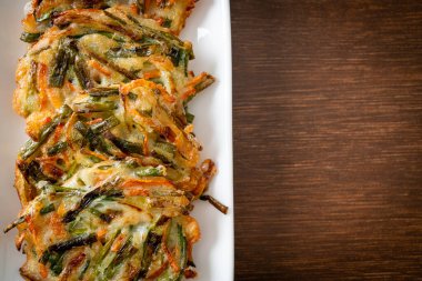 Pajeon veya Kore gözlemesi veya Kore pizzası - Kore geleneksel yemek tarzı
