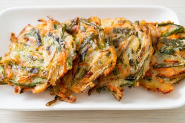 Pajeon veya Kore gözlemesi veya Kore pizzası - Kore geleneksel yemek tarzı