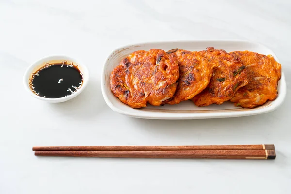 Koreanska Kimchi Pannkaka Eller Kimchijeon Stried Mixed Egg Kimchi Och — Stockfoto