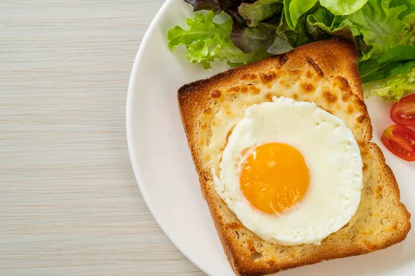 Homemade Bread Toasted Cheese Fried Egg Top Vegetable Salad Breakfast — Stock Photo, Image