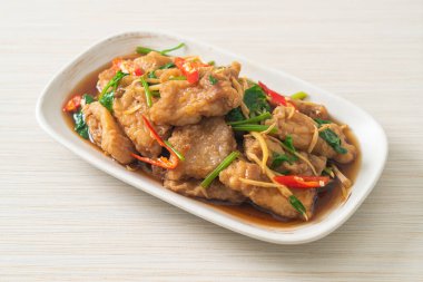 Çin kereviziyle Kızarmış Balık - Asya usulü