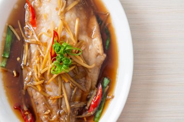 Soya soslu balık buğulama - Asya yemeği tarzı