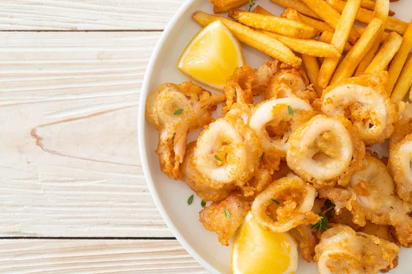 Calamari Gebratener Tintenfisch Oder Tintenfisch Mit Pommes — Stockfoto
