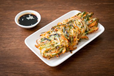 Pajeon veya Kore gözlemesi veya Kore pizzası - Kore geleneksel yemek tarzı