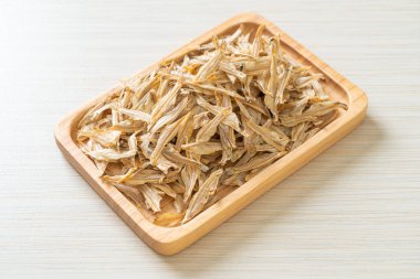 Kurutulmuş küçük çıtır balık.