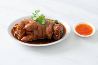 Domuz budu yahnisi ya da domuz budu - Asya yemeği tarzı