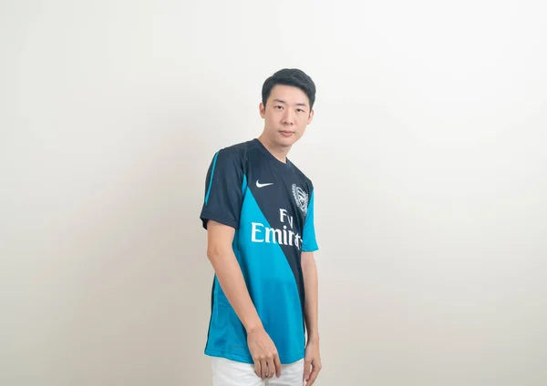 Бангкок Таиланд Ноя 2021 Молодой Мужчина Азиатской Внешности Футболке Арсенала — стоковое фото