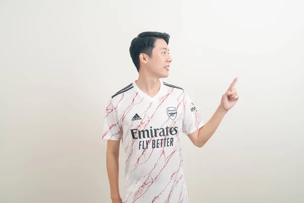 Bangkok Tailândia Novembro 2021 Jovem Asiático Vestindo Camisa Arsenal Com — Fotografia de Stock