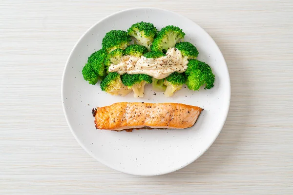 Grillad Lax Filé Biff Med Broccoli Hälsosam Mat Stil — Stockfoto