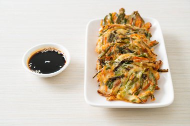Pajeon veya Kore gözlemesi veya Kore pizzası - Kore geleneksel yemek tarzı