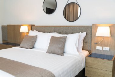 İç dekorasyon odasındaki güzel yastık.