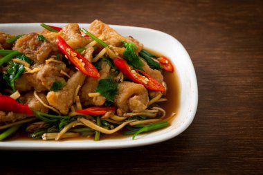 Çin kereviziyle Kızarmış Balık - Asya usulü