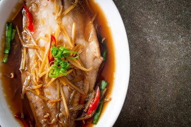 Soya soslu balık buğulama - Asya yemeği tarzı