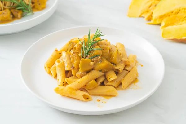 Salsa Calabaza Penne Pasta Alfredo Estilo Comida Vegetariana Vegana — Foto de Stock