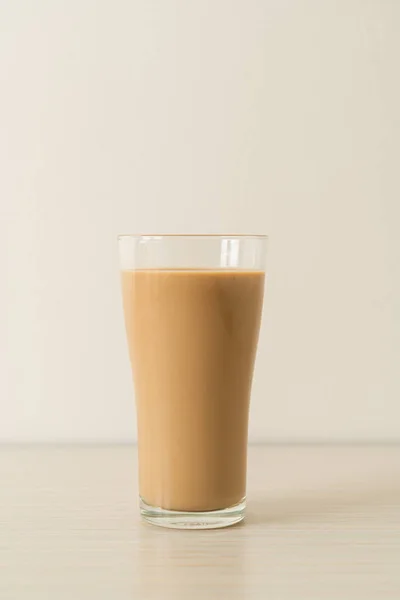 Kaffe Latte Glas Med Redo Att Dricka Kaffe Flaskor Bordet — Stockfoto