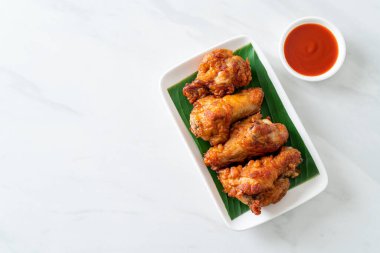 Balık soslu kızarmış tavuk budu.