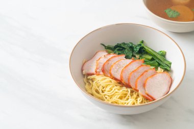 Barbekü Kırmızı Domuz Eriştesi Çorbalı - Asya usulü