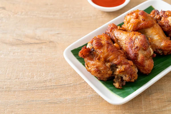 Balık soslu kızarmış tavuk budu.