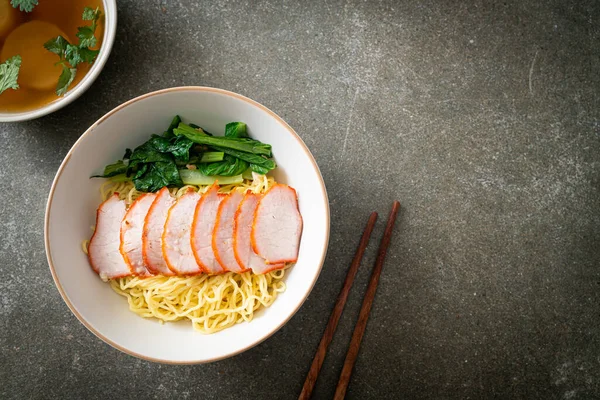 Barbekü Kırmızı Domuz Eriştesi Çorbalı - Asya usulü