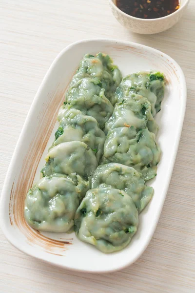 Soslu buğulanmış frenk soğanı. Asya usulü.