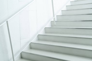Güzel ve boş merdivenler inşa eder
