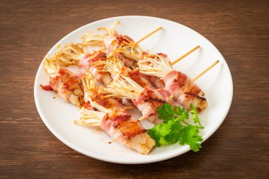 Pastırmalı Altın İğne Mantar Şişleri