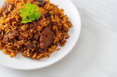 Nasi goreng - Endonezya usulü kızarmış pilav - Asya usulü